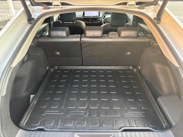 プリウス Ｚ　Ｚ　ＰＨＶ　モデリスタ　プリクラッシュＳ　全周囲カメラ　ナビＴＶ　デジタルインナーミラー　サンルーフ　ＨＤＭＩ　ＥＴＣ２．０　プレミアムサウンド８ｃｈスピーカー　電動Ｒゲート　シートＡＣ　充電ケーブル（40枚目）