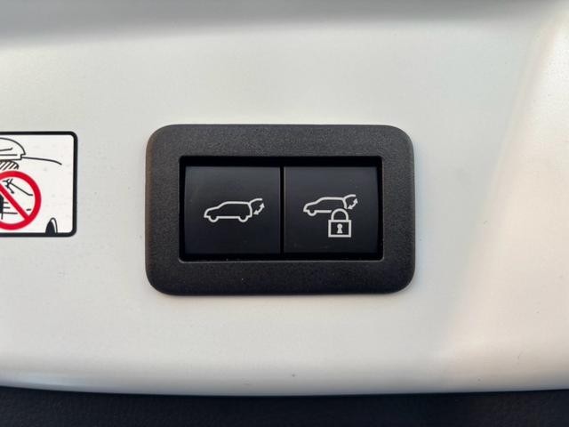 プリウス Ｚ　Ｚ　ＰＨＶ　モデリスタ　プリクラッシュＳ　全周囲カメラ　ナビＴＶ　デジタルインナーミラー　サンルーフ　ＨＤＭＩ　ＥＴＣ２．０　プレミアムサウンド８ｃｈスピーカー　電動Ｒゲート　シートＡＣ　充電ケーブル（41枚目）