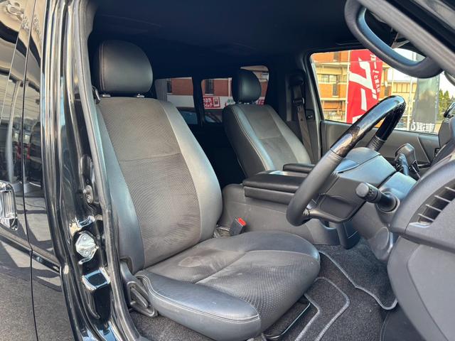 レジアスエースバン スーパーGL ダークプライムII 2.8ディーゼルターボ 4人乗仕様 ベッドキット スマートキー LED 社外テール ナビ地デジ バックカメラ 18AW ETC プッシュスタート(9枚目)