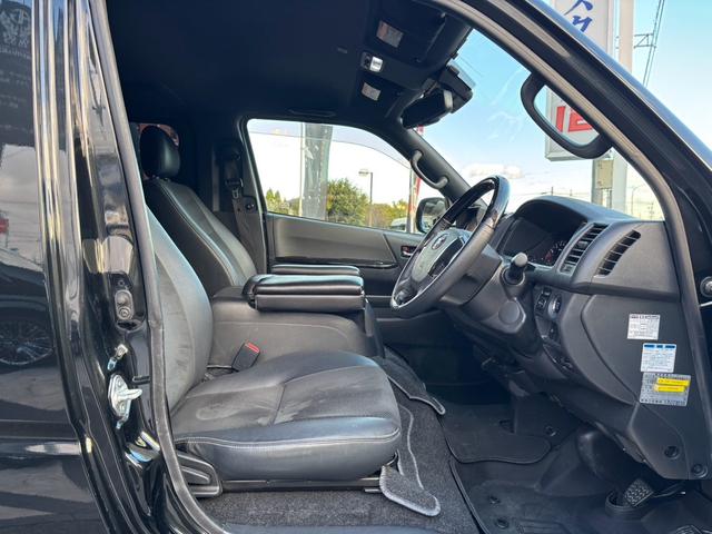 レジアスエースバン スーパーGL ダークプライムII 2.8ディーゼルターボ 4人乗仕様 ベッドキット スマートキー LED 社外テール ナビ地デジ バックカメラ 18AW ETC プッシュスタート(10枚目)