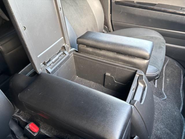 レジアスエースバン スーパーGL ダークプライムII 2.8ディーゼルターボ 4人乗仕様 ベッドキット スマートキー LED 社外テール ナビ地デジ バックカメラ 18AW ETC プッシュスタート(31枚目)