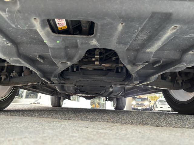 レジアスエースバン スーパーGL ダークプライムII 2.8ディーゼルターボ 4人乗仕様 ベッドキット スマートキー LED 社外テール ナビ地デジ バックカメラ 18AW ETC プッシュスタート(43枚目)