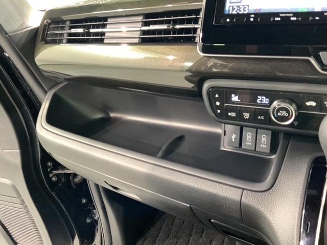 G・Lターボホンダセンシング 2年保証 ナビ フルセグRカメラ BTオ-ディオ 左右パワースライドドア スマートキ 助手席エアバッグ LEDヘットライト フルフラット ターボエンジン ナビTV CD ETC車載器 アルミ ABS(30枚目)