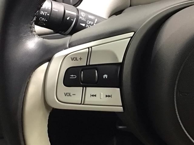 フィット ｅ：ＨＥＶホーム　ＨｏｎｄａＳＥＮＳＩＮＧ　１年保証　ナビ　ＤＶＤ　整備記録簿　リヤカメラ　サイドＳＲＳ　ＬＥＤヘッドランプ　スマートキー　ナビＴＶ　クルーズコントロール　ＥＳＣ　キーレス（8枚目）