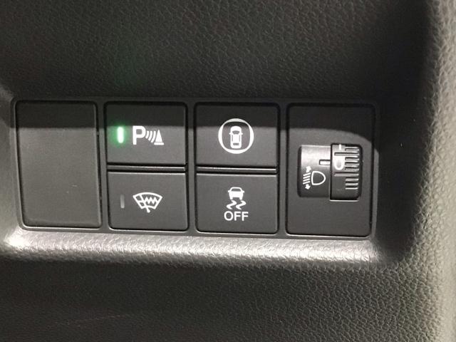 フィット ｅ：ＨＥＶホーム　ＨｏｎｄａＳＥＮＳＩＮＧ　１年保証　ナビ　ＤＶＤ　整備記録簿　リヤカメラ　サイドＳＲＳ　ＬＥＤヘッドランプ　スマートキー　ナビＴＶ　クルーズコントロール　ＥＳＣ　キーレス（12枚目）