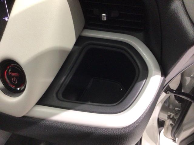 フィット ｅ：ＨＥＶホーム　ＨｏｎｄａＳＥＮＳＩＮＧ　１年保証　ナビ　ＤＶＤ　整備記録簿　リヤカメラ　サイドＳＲＳ　ＬＥＤヘッドランプ　スマートキー　ナビＴＶ　クルーズコントロール　ＥＳＣ　キーレス（26枚目）