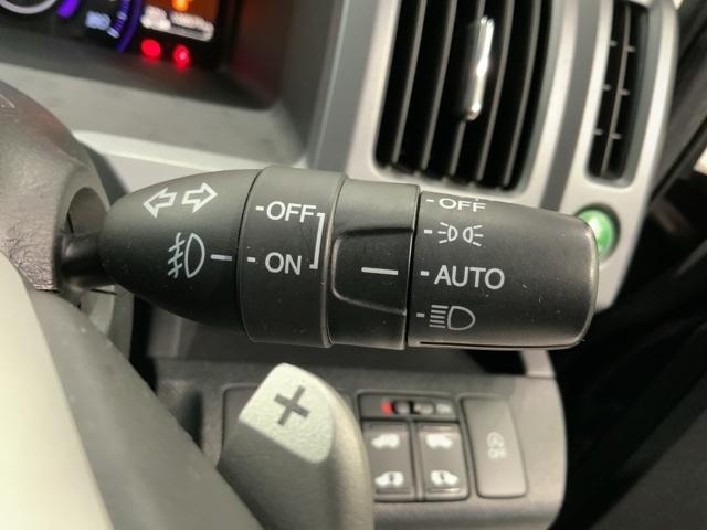 ステップワゴンスパーダ Ｚ　１年保証　ワンオ－ナ－　ナビ　ＴＶ　Ｒカメラ　横滑防止　イモビ　スマキー　バックモニタ－　キーフリー　パワーウィンド　１オナ　ＥＴＣ付　エアコン　ＤＶＤ再生　運転席助手席エアバック　エアバック　ＡＢＳ（9枚目）