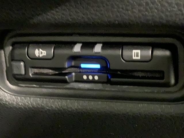 フリード エアーＥＸ　当社試乗車　禁煙　新車保証継承　９インチナビＬＸＭ－２４２ＺＦＮｉ　Ｒカメラ　Ｂｌｕｅｔｏｏｔｈリアクーラー　ブラインドスポットインフォメーション　１５インチアルミ　フロアカーペット　ＥＴＣ車載器（12枚目）