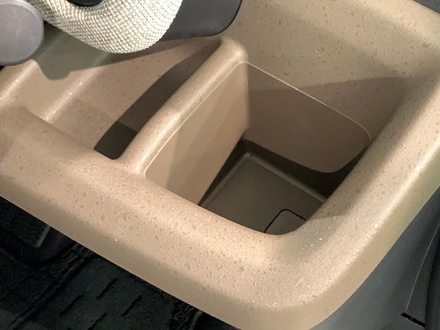 フリード エアーＥＸ　当社試乗車　禁煙　新車保証継承　９インチナビＬＸＭ－２４２ＺＦＮｉ　Ｒカメラ　Ｂｌｕｅｔｏｏｔｈリアクーラー　ブラインドスポットインフォメーション　１５インチアルミ　フロアカーペット　ＥＴＣ車載器（29枚目）