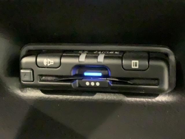 フィット ＲＳ　当社試乗車　禁煙　新車保証継承　ナビＶＸＵ－２４５ＦＴｉ　Ｒカメラ　Ｂｌｕｅｔｏｏｔｈ　ＣＤ　ＤＶＤ　Ｂｌｕｅｔｏｏｔｈ　フロアカーペット　ＥＴＣ車載器　ＬＥＤライト　サイドカーテンエアバッグ　ＡＢＳ（12枚目）