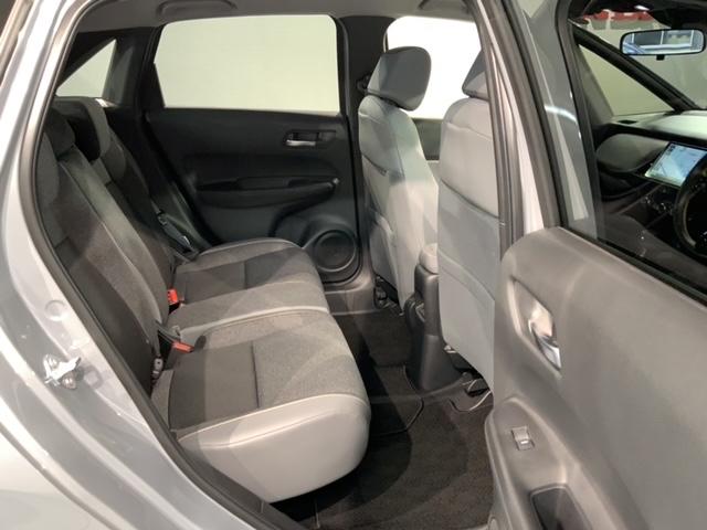 フィット ＲＳ　当社試乗車　禁煙　新車保証継承　ナビＶＸＵ－２４５ＦＴｉ　Ｒカメラ　Ｂｌｕｅｔｏｏｔｈ　ＣＤ　ＤＶＤ　Ｂｌｕｅｔｏｏｔｈ　フロアカーペット　ＥＴＣ車載器　ＬＥＤライト　サイドカーテンエアバッグ　ＡＢＳ（18枚目）