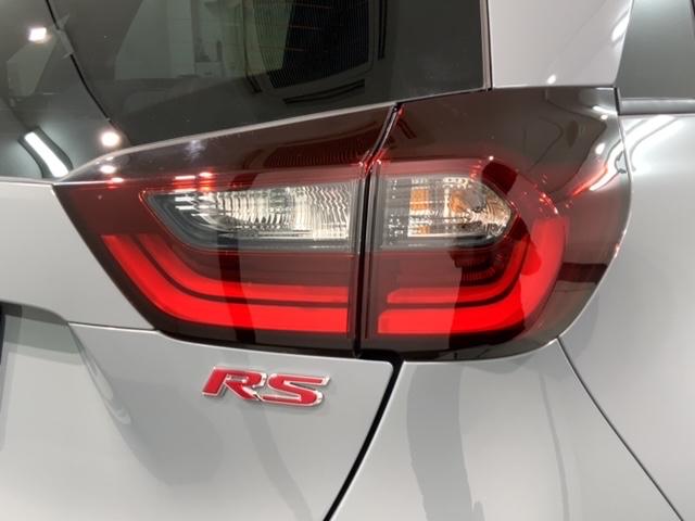 フィット ＲＳ　当社試乗車　禁煙　新車保証継承　ナビＶＸＵ－２４５ＦＴｉ　Ｒカメラ　Ｂｌｕｅｔｏｏｔｈ　ＣＤ　ＤＶＤ　Ｂｌｕｅｔｏｏｔｈ　フロアカーペット　ＥＴＣ車載器　ＬＥＤライト　サイドカーテンエアバッグ　ＡＢＳ（45枚目）