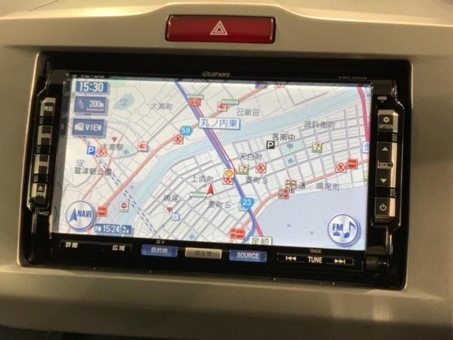 フリード Ｇ　１年保証　禁煙　福祉車両　助手席リフトアップシート　ナビ　Ｒカメラ　ＣＤ　ＤＶＤ　ワンセグＴＶ　片側電動スライドドア　ドアバイザー　フロアカーペット　ＥＴＣ車載器（3枚目）