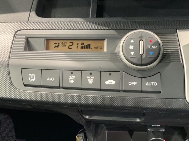 フリード Ｇ　１年保証　禁煙　福祉車両　助手席リフトアップシート　ナビ　Ｒカメラ　ＣＤ　ＤＶＤ　ワンセグＴＶ　片側電動スライドドア　ドアバイザー　フロアカーペット　ＥＴＣ車載器（8枚目）