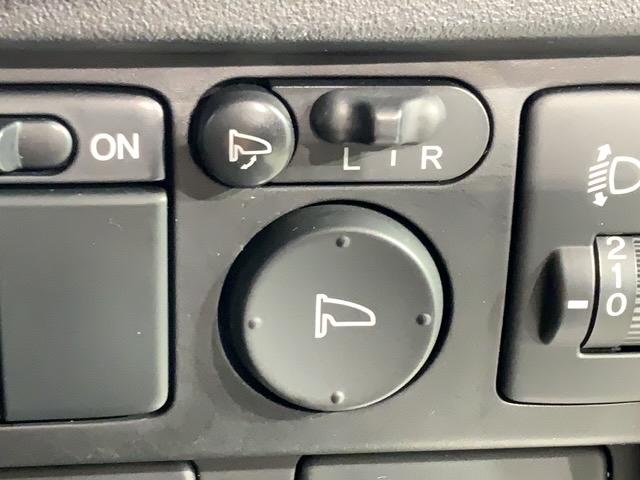 フリード Ｇ　１年保証　禁煙　福祉車両　助手席リフトアップシート　ナビ　Ｒカメラ　ＣＤ　ＤＶＤ　ワンセグＴＶ　片側電動スライドドア　ドアバイザー　フロアカーペット　ＥＴＣ車載器（13枚目）