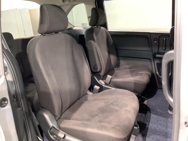 フリード Ｇ　１年保証　禁煙　福祉車両　助手席リフトアップシート　ナビ　Ｒカメラ　ＣＤ　ＤＶＤ　ワンセグＴＶ　片側電動スライドドア　ドアバイザー　フロアカーペット　ＥＴＣ車載器（17枚目）