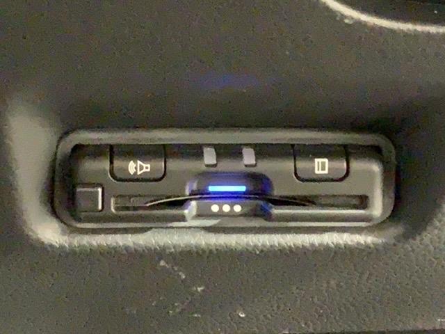 フィット e:HEVホーム 2年保証 禁煙1オーナー 8インチナビ Rカメラ CD DVD Bluetooth フルセグTV ETC車載器 LEDライト サイドカーテンエアバッグ フロアカーペット 16インチアルミ(11枚目)