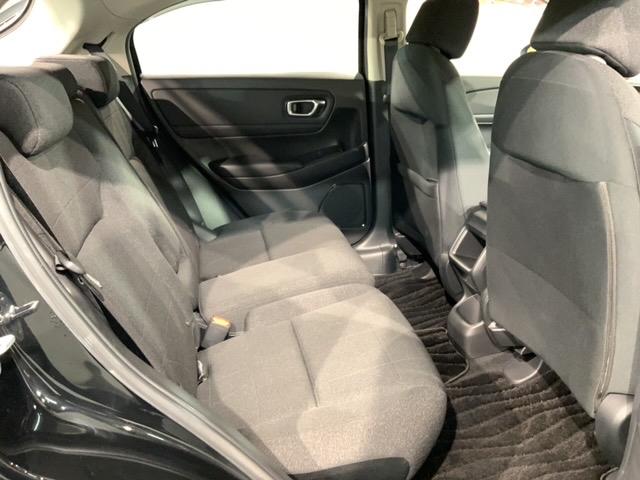 ヴェゼル ｅ：ＨＥＶＸ　２年保証　禁煙　１オーナー　ＨｏｎｄａＣＯＮＮＥＣＴディスプレー　ＥＴＣ２．０車載器　ワイヤレス充電器　Ｂｌｕｅｔｏｏｔｈ　ドアバイザー　フロアカーペット　ドラレコ　ＬＥＤライト　１６インチアルミ（18枚目）