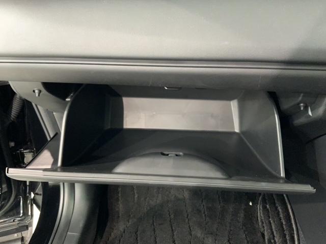 ヴェゼル ｅ：ＨＥＶＸ　２年保証　禁煙　１オーナー　ＨｏｎｄａＣＯＮＮＥＣＴディスプレー　ＥＴＣ２．０車載器　ワイヤレス充電器　Ｂｌｕｅｔｏｏｔｈ　ドアバイザー　フロアカーペット　ドラレコ　ＬＥＤライト　１６インチアルミ（25枚目）