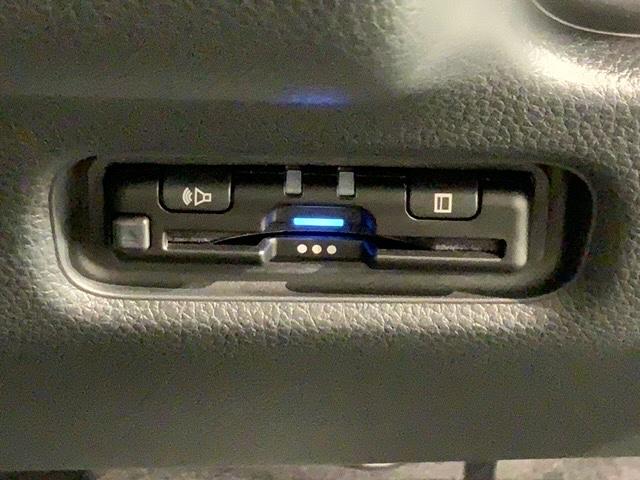 フリード エアーEX 当社試乗車 新車保証継承 4WD 禁煙 9インチナビLXM-242ZFNi Rカメラ ブラインドスポットインフォメーション リアクーラー 15インチアルミ フロアカーペット ETC車載器 LED(11枚目)