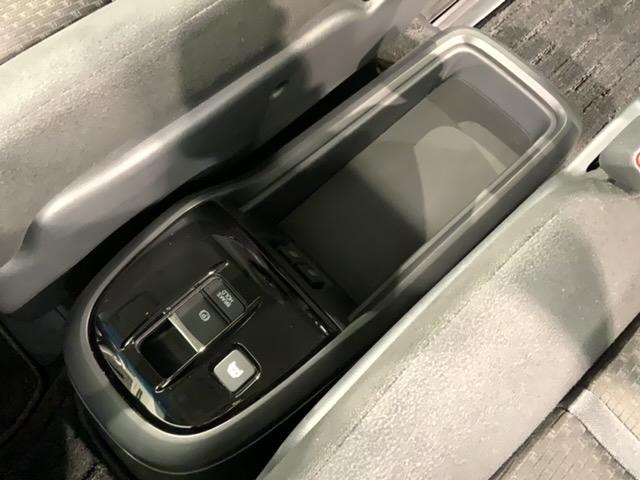 ステップワゴンスパーダ e:HEVスパーダGホンダセンシング 1年保証 禁煙 1オーナー わくわくゲート フルセグナビ Rカメラ ドラレコ CD録音 DVD Bluetooth ドアバイザー フロアカーペット ETC車載器 LEDライト 16インチアルミ(28枚目)