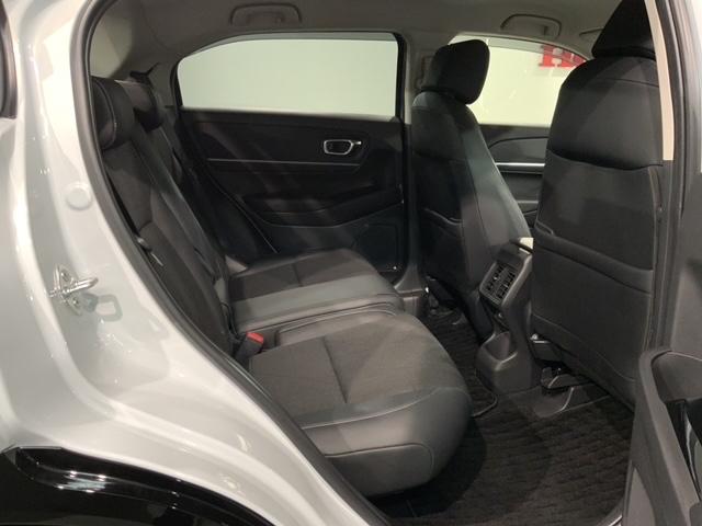 ヴェゼル e:HEVZ 2年保証 禁煙 1オーナー 9インチナビVXU-225VFi Rカメラ CD録音 DVD Bluetooth 用品グリル ブラインドスポットインフォメーション パワーテールゲート ドアバイザー マット(18枚目)