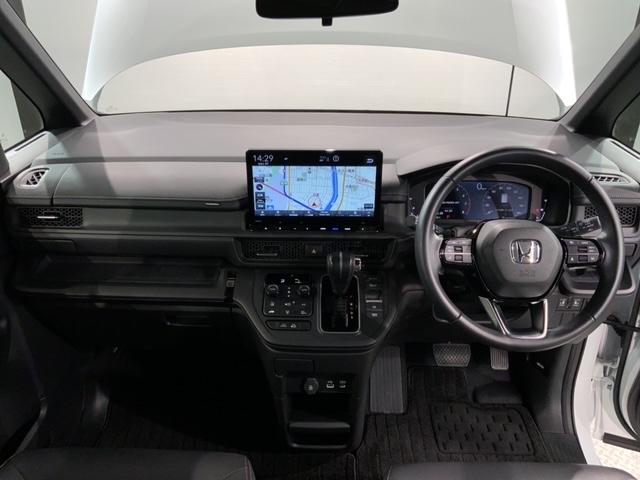 ステップワゴン スパーダリフトアップシート　福祉車両　当社試乗車　新車保証継承　禁煙　１１．４インチナビＬＸＭ－２４７ＶＦＬｉ　Ｒカメラ　ＣＤ録音　ＤＶＤ　フルセグ　Ｂｌｕｅｔｏｏｔｈ　ＥＴＣ車載器　フロアカーペット（9枚目）