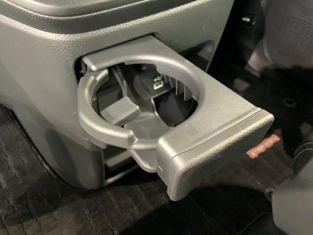 ステップワゴン スパーダリフトアップシート　福祉車両　当社試乗車　新車保証継承　禁煙　１１．４インチナビＬＸＭ－２４７ＶＦＬｉ　Ｒカメラ　ＣＤ録音　ＤＶＤ　フルセグ　Ｂｌｕｅｔｏｏｔｈ　ＥＴＣ車載器　フロアカーペット（29枚目）