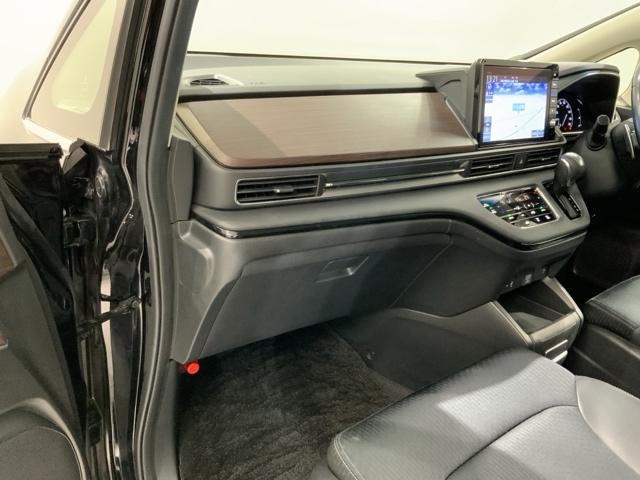 オデッセイ アブソルート・EX 最長5年保証 禁煙 ワンオーナー 7人乗り 純正10インチナビ マルチビューカメラ トリプルゾーンエアコン 純正ドラレコ 後席用モニター パワーテールゲート パワーシート シートヒーター(26枚目)