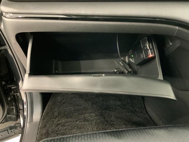 オデッセイ アブソルート・EX 最長5年保証 禁煙 ワンオーナー 7人乗り 純正10インチナビ マルチビューカメラ トリプルゾーンエアコン 純正ドラレコ 後席用モニター パワーテールゲート パワーシート シートヒーター(28枚目)