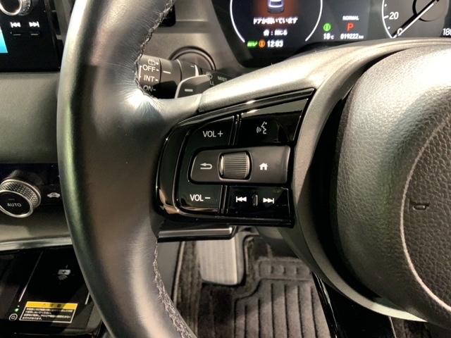 ヴェゼル ｅ：ＨＥＶＺ　２年保証　禁煙　ＨｏｎｄａＣＯＮＮＥＣＴディスプレー　ＥＴＣ２．０車載器　ブラインドスポットインフォメーション　フロアカーペット　ドアバイザー　ドラレコ　ＬＥＤライト　後退出庫サポート（10枚目）