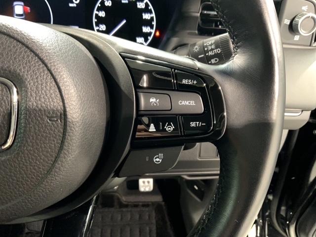 ヴェゼル ｅ：ＨＥＶＺ　２年保証　禁煙　ＨｏｎｄａＣＯＮＮＥＣＴディスプレー　ＥＴＣ２．０車載器　ブラインドスポットインフォメーション　フロアカーペット　ドアバイザー　ドラレコ　ＬＥＤライト　後退出庫サポート（11枚目）