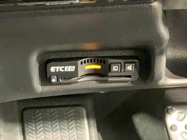 ヴェゼル ｅ：ＨＥＶＺ　２年保証　禁煙　ＨｏｎｄａＣＯＮＮＥＣＴディスプレー　ＥＴＣ２．０車載器　ブラインドスポットインフォメーション　フロアカーペット　ドアバイザー　ドラレコ　ＬＥＤライト　後退出庫サポート（12枚目）
