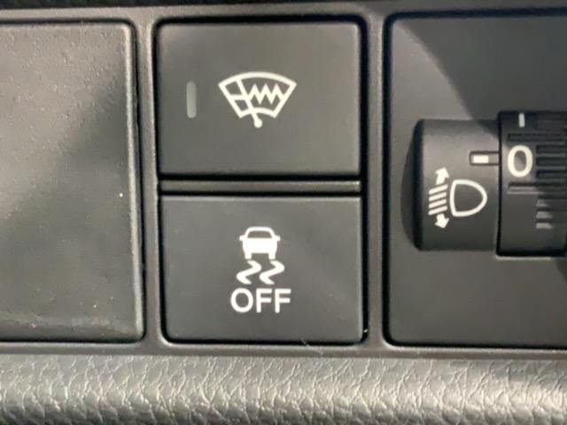 フィット ホーム 当社試乗車 新車保証継承 4WD 禁煙 9インチナビVXU-245FTi リアカメラ CD録音 DVD Bluetooth フルセグTV サイドエアバッグ LEDライト ETC車載器 フロアカーペット(13枚目)