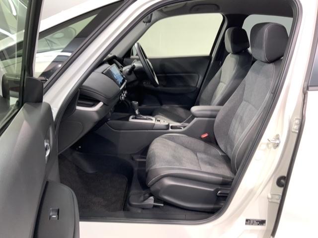 フィット ホーム 当社試乗車 新車保証継承 4WD 禁煙 9インチナビVXU-245FTi リアカメラ CD録音 DVD Bluetooth フルセグTV サイドエアバッグ LEDライト ETC車載器 フロアカーペット(30枚目)