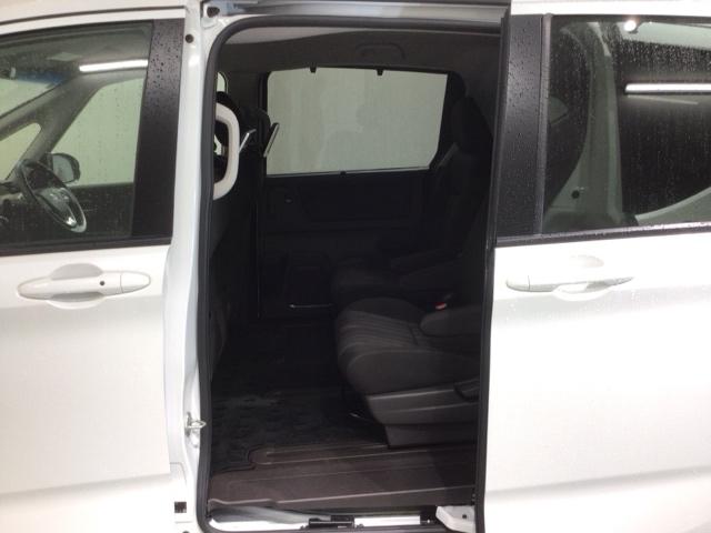 フリード G・ホンダセンシング 1年保証 禁煙 1オーナー フルセグナビ CD DVD Bluetooth ETC車載器 前後ドラレコ ドアバイザー フロアマット LEDライト 両側電動スライドドア(32枚目)