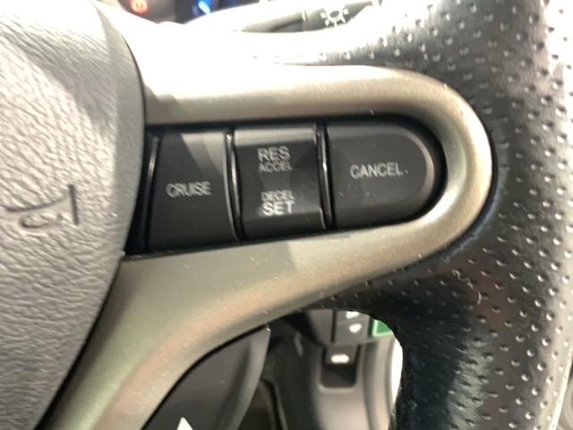 �N���[�Y�R���g���[���𑕔����Ă��܂��B�������H�Ȃǂň��̑��x�ő����Ă����̂ŉ^�]���y�ł���I���x��ݒ�ł��܂��̂ŁA�X�s�[�h�̏o�������ɂ����ӂł��܂��B