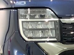 ＬＥＤヘッドライトは、点灯の瞬間から最大光量を発揮し、突然暗くなるトンネルなどでの安定感を高めます。 7