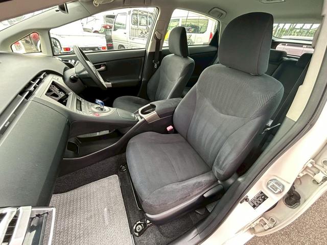 プリウス S エアコン パワステ パワーウィンドウ 運転席・助手席エアバッグ サイドエアバッグ ABS ETC 純正アルミ15インチ 盗難防止システム スマートキー HID オートライト 平成24年10月(13枚目)