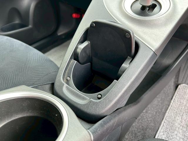 プリウス S エアコン パワステ パワーウィンドウ 運転席・助手席エアバッグ サイドエアバッグ ABS ETC 純正アルミ15インチ 盗難防止システム スマートキー HID オートライト 平成24年10月(28枚目)