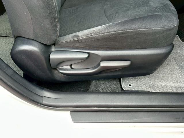プリウス S エアコン パワステ パワーウィンドウ 運転席・助手席エアバッグ サイドエアバッグ ABS ETC 純正アルミ15インチ 盗難防止システム スマートキー HID オートライト 平成24年10月(36枚目)
