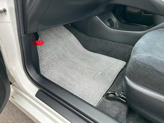 プリウス S エアコン パワステ パワーウィンドウ 運転席・助手席エアバッグ サイドエアバッグ ABS ETC 純正アルミ15インチ 盗難防止システム スマートキー HID オートライト 平成24年10月(44枚目)