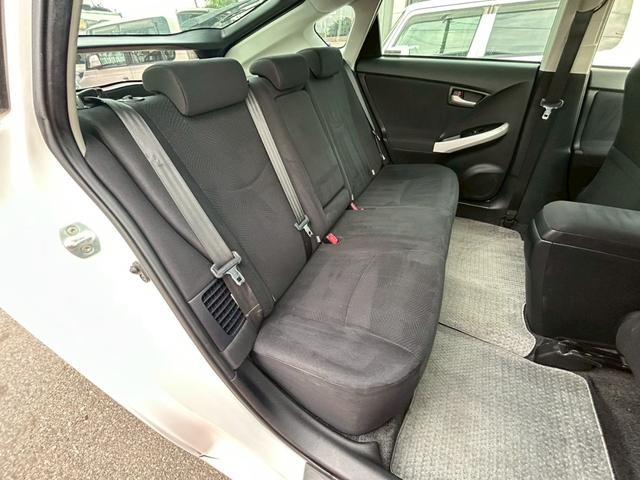 プリウス S エアコン パワステ パワーウィンドウ 運転席・助手席エアバッグ サイドエアバッグ ABS ETC 純正アルミ15インチ 盗難防止システム スマートキー HID オートライト 平成24年10月(48枚目)