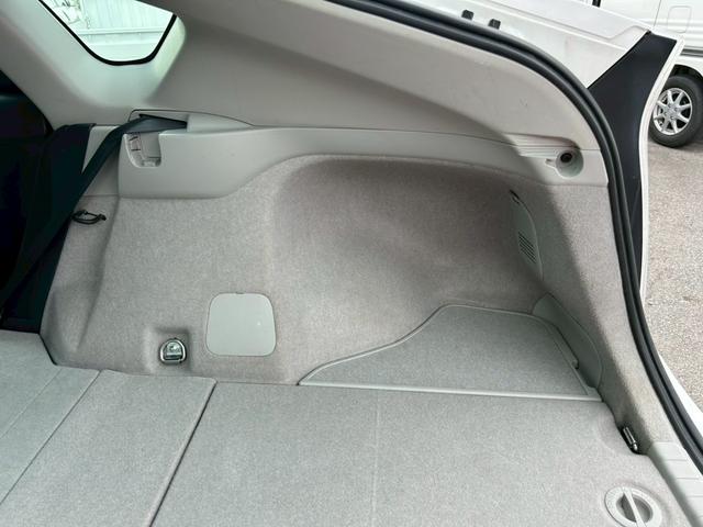 プリウス S エアコン パワステ パワーウィンドウ 運転席・助手席エアバッグ サイドエアバッグ ABS ETC 純正アルミ15インチ 盗難防止システム スマートキー HID オートライト 平成24年10月(56枚目)