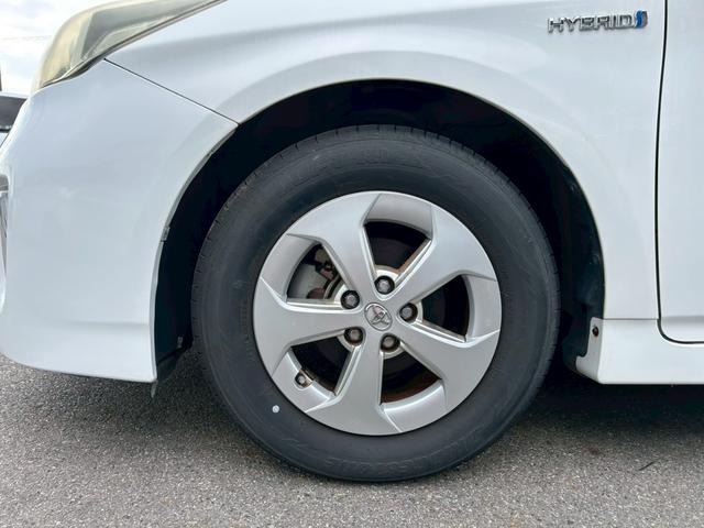 プリウス S エアコン パワステ パワーウィンドウ 運転席・助手席エアバッグ サイドエアバッグ ABS ETC 純正アルミ15インチ 盗難防止システム スマートキー HID オートライト 平成24年10月(62枚目)