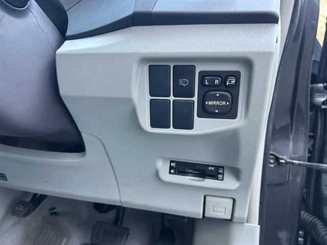 プリウス S LEDエディション ETC 社外アルミホイール17インチ スマートキー LEDヘッドランプ オートライト ローダウン ヘッドライトウォッシャー ケンウッドメモリーナビ バックカメラ ドライブレコーダー サイドエアバッグ(26枚目)