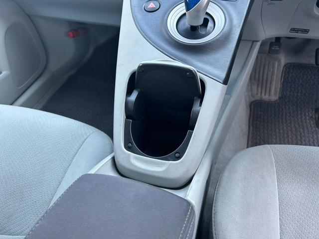 プリウス S LEDエディション ETC 社外アルミホイール17インチ スマートキー LEDヘッドランプ オートライト ローダウン ヘッドライトウォッシャー ケンウッドメモリーナビ バックカメラ ドライブレコーダー サイドエアバッグ(27枚目)