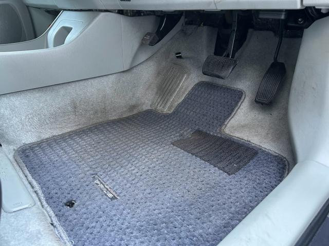 プリウス S LEDエディション ETC 社外アルミホイール17インチ スマートキー LEDヘッドランプ オートライト ローダウン ヘッドライトウォッシャー ケンウッドメモリーナビ バックカメラ ドライブレコーダー サイドエアバッグ(32枚目)