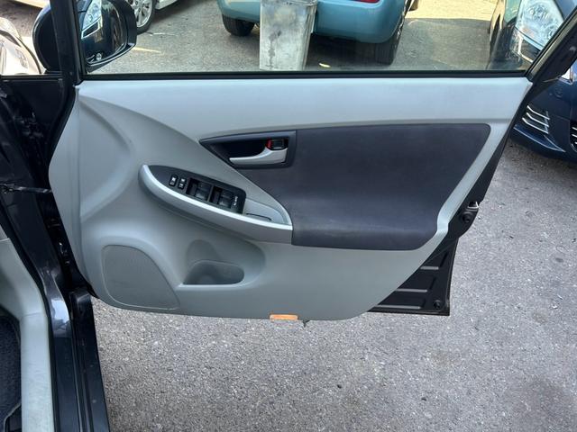 プリウス S LEDエディション ETC 社外アルミホイール17インチ スマートキー LEDヘッドランプ オートライト ローダウン ヘッドライトウォッシャー ケンウッドメモリーナビ バックカメラ ドライブレコーダー サイドエアバッグ(33枚目)