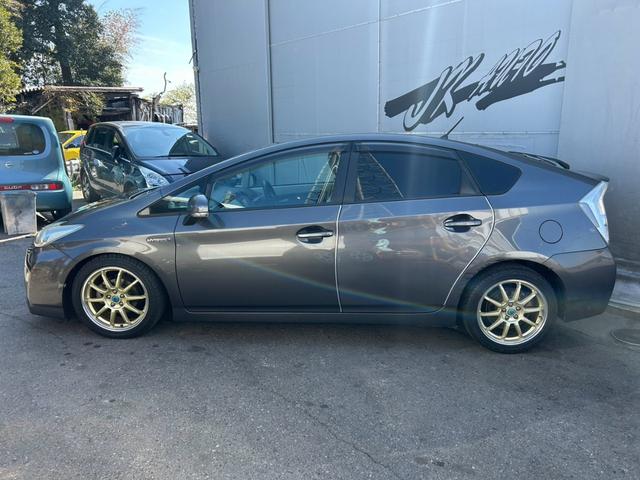 プリウス S LEDエディション ETC 社外アルミホイール17インチ スマートキー LEDヘッドランプ オートライト ローダウン ヘッドライトウォッシャー ケンウッドメモリーナビ バックカメラ ドライブレコーダー サイドエアバッグ(56枚目)